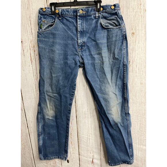 Cabelas Jeans Men 38 Blue Denim Cotton Mid Rise Workwear 100% Cotton RIP STAINS - Picture 1 of 7